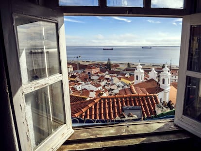 Vista del Tajo desde el barrio de Alfama (Lisboa).