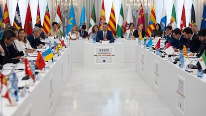 El presidente del Gobierno, Pedro Sánchez (centro), al inicio de la XXVIII Conferencia de Presidentes.