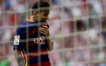 Messi, contrariado tras fallar el penalti en San Mamés