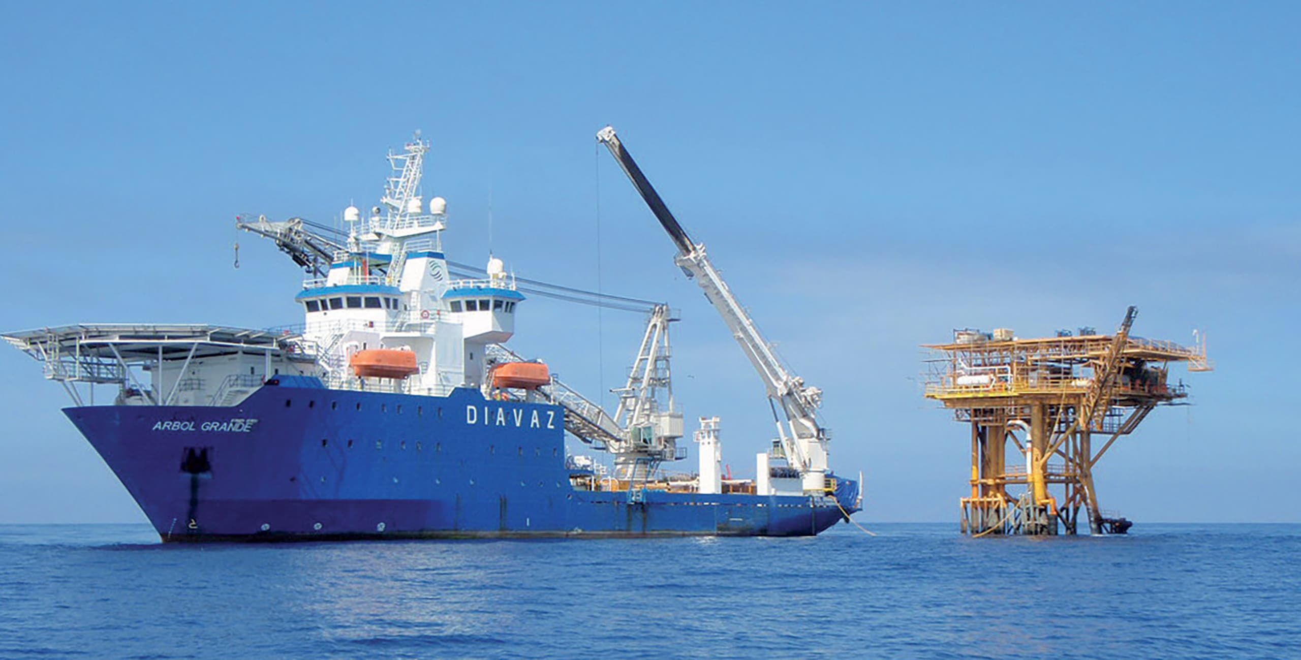Un buque de Pemex que repara ductos estuvo anclado más de ocho días en la zona del derrame en el Golfo