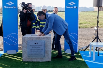 El presidente del Gobierno, Pedro Sánchez, visita este sábado las instalaciones del astillero Navantia Ferrol, donde asistió al corte de la primera chapa de la fragata F112 y al acto de inicio de construcción de la nueva fábrica digital de bloques.