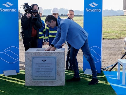 El presidente del Gobierno, Pedro Sánchez, visita este sábado las instalaciones del astillero Navantia Ferrol, donde asistió al corte de la primera chapa de la fragata F112 y al acto de inicio de construcción de la nueva fábrica digital de bloques.