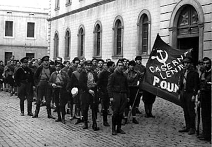 George Orwell, on the far left, among the POUM soldiers at the Lenin barracks in Barcelona. 
