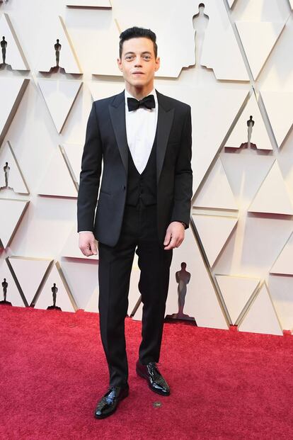 Rami Malek, indicado a melhor ator por interpretar Freddie Mercury em 'Bohemian Rhapsody'. Veste smoking de Yves Saint Laurent.