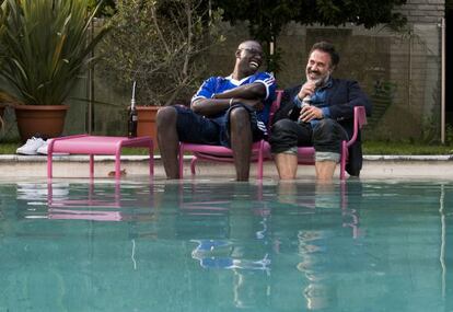 Omar Sy y José García, en 'Un gran equipo'.