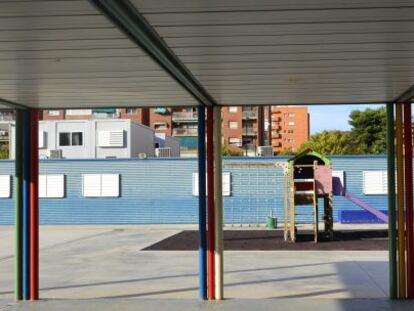 Barracones sobre barracones en el colegio 103 de Valencia.