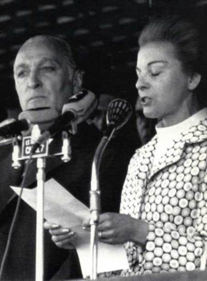 María Estela Martínez de Perón, junto a López Rega en 1975.
