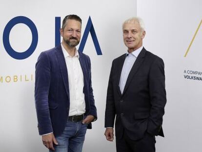 El consejero delegado de Moia, Ole Harms, junto al presidente del grupo Volkswagen, Mathias Mueller