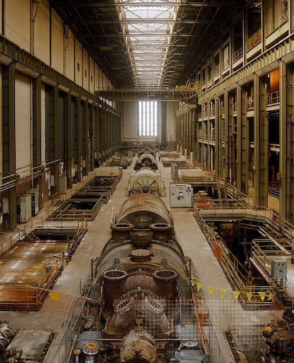 Interior of the Tate Modern when it was central electic.