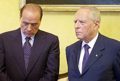 El primer ministro italiano, Silvio Berlusconi, junto al presidente Carlo Azeglio Ciampi.