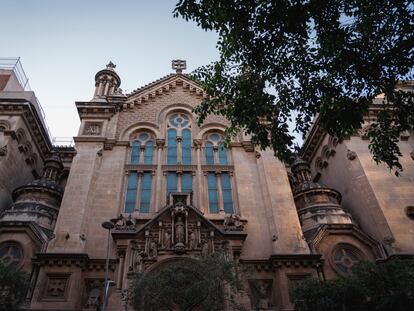 Fachada del edificio de los Jesuitas de Casp de Barcelona.