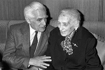 Álvaro Cunhal y Dolores Ibárruri, <i>Pasionaria</i>, en Madrid, en marzo de 1987.