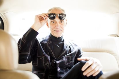 El escritor y director John Waters en su casa de Baltimore.