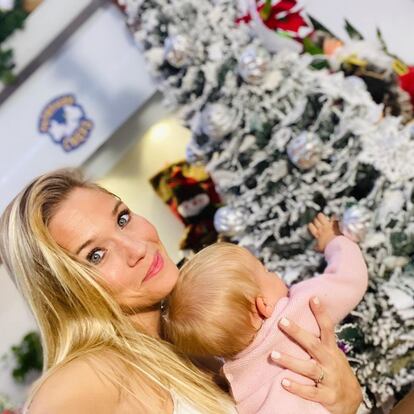 Estas navidades son las primeras de la hija pequeña de Patricia Montero, Layla, que está a punto de cumplir 10 meses. La actriz tiene otra hija con el actor Àlex Adrover, Lis, de cuatro años.