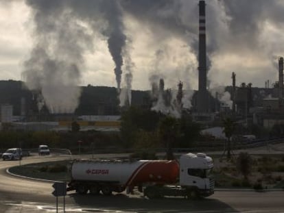 Una refiner&iacute;a en La L&iacute;nea de la Concepci&oacute;n (C&aacute;diz). 