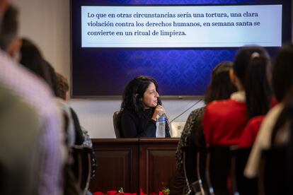 Mónica Ojeda durante la Feria Internacional del Libro de Guadalajara