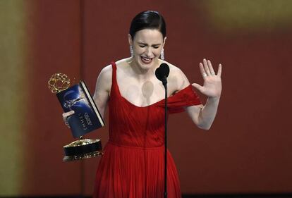 Rachel Brosnahan recoge el premio a Mejor actriz en una comedia por 'The Marvelous Mrs. Maisel'. La serie ha obtenido en total cinco galardones, incluido el de Mejor comedia.