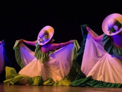 El grupo Leyendas de México, en el festival Ritmos de América en 2017.