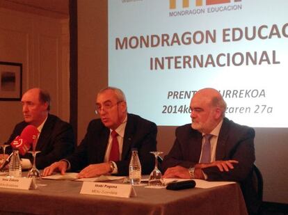 José Antonio Yeregui, Iosu Zabala e Iñaki Pagonabarraga, durante la presentación de la oferta educativa de Mondragon Unibertsitatea.