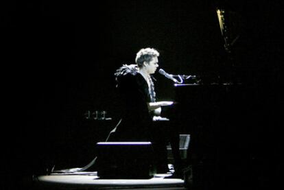 Rufus Wainwright, al piano en el concierto del Circo Price en Madrid.