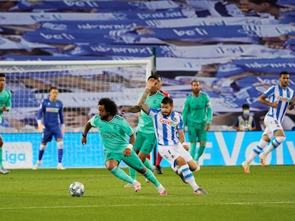 Marcelo regatea a Portu durante el duelo entre la Real Sociedad y el Madrid.