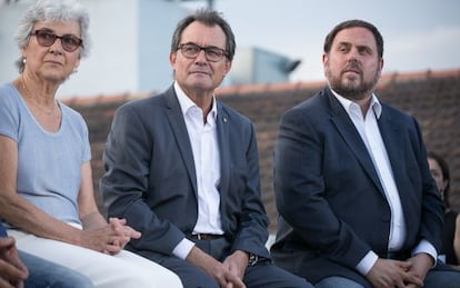 Muriel Casals, Artur Mas y Oriol Junqueras, durante la presentaci&oacute;n. 