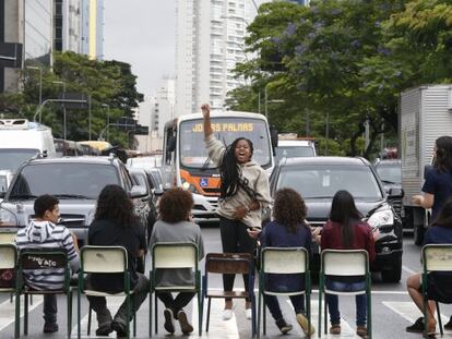 Estudantes protestam em SP nesta segunda-feira.