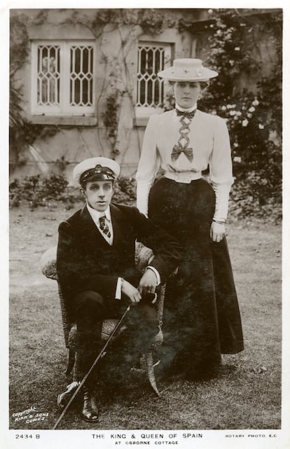 El rey Alfonso XIII y la reina Victoria Eugenia de Battenberg, en Osborne Cottage, en la isla de Wight.