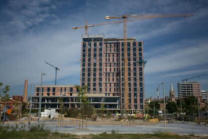 Construcció d'una residència d'estudiants i un hotel al carrer Cristóbal de Moura, 39.