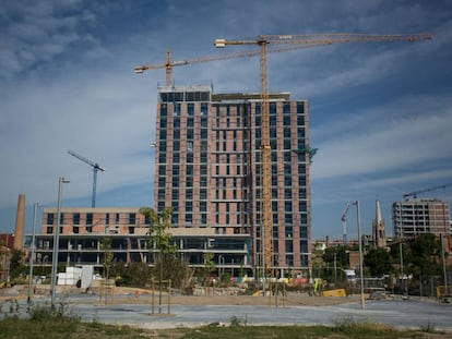 Construcció d'una residència d'estudiants i un hotel al carrer Cristóbal de Moura, 39.