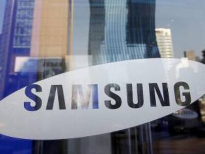 Detalle del logo de Samsung en su sede en Seúl (Corea del Sur). EFE/Archivo
