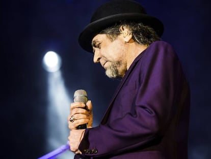  El cantante y compositor Joaqu&iacute;n Sabina durante el concierto que ofreci&oacute;  en Ja&eacute;n. 