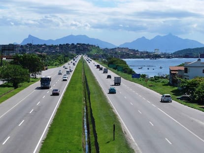 Tramo de la Autopista Fluminense, operada por Abertis en el entorno de Río de Janeiro (Brasil). 