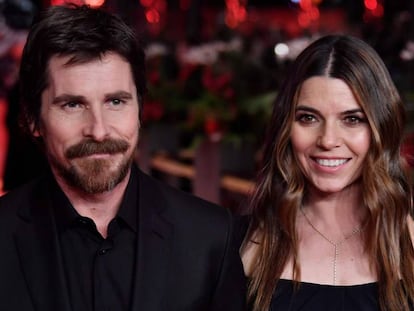 Christian Bale y su esposa, Sibi Blazic, en el Festival de Cine de Berlín este lunes. 