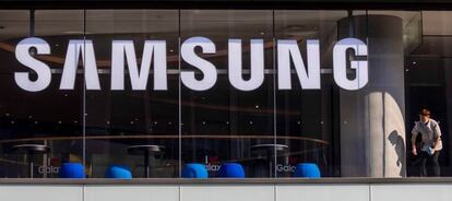 Logo de Samsung en instalaciones de la compañía.