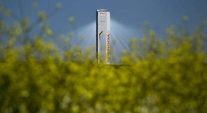 Planta de energ&iacute;a solar de Abengoa en Sanl&uacute;car la Mayor.