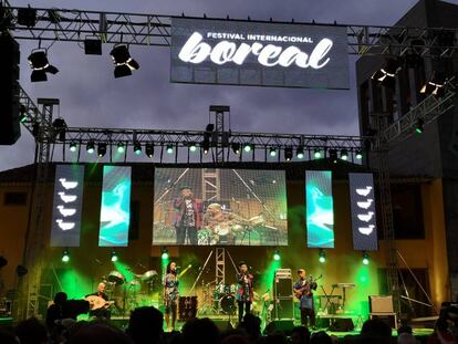 Puesta en escena de Alsarah&The Nubatones en el Festival Boreal, en Tenerife.