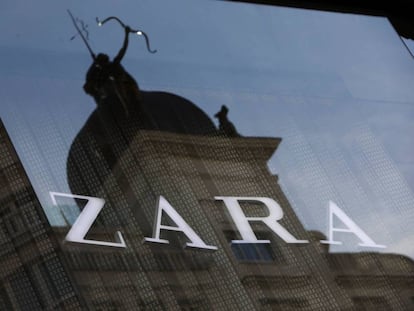  El logotipo de Zara en una tienda de Madrid. 