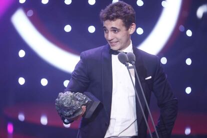 El actor Miguel Herrán recibe el galardón a Actor Revelación por "A cambio de nada".