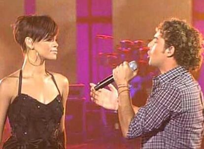 Rihanna y David Bisbal en una gala de <i>Operación Triunfo.</i>