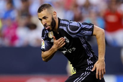 Benzema celebra el 0-2 al Málaga en la última jornada de Liga.