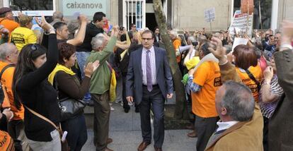 Concentración de protesta de los afectados por las preferentes en Ourense