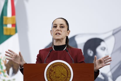 Claudia Sheinbaum, habla durante la conferencia matutina en el Palacio Nacional, en Ciudad de México, este miércoles.