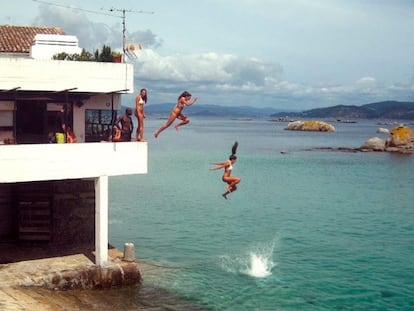 Refugio A Roiba, en Bueu (Pontevedra), por Ramón Vázquez Molezún.