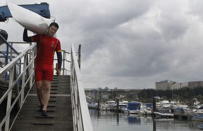 Cal llegando al pantalán para realizar una sesión de entrenamiento