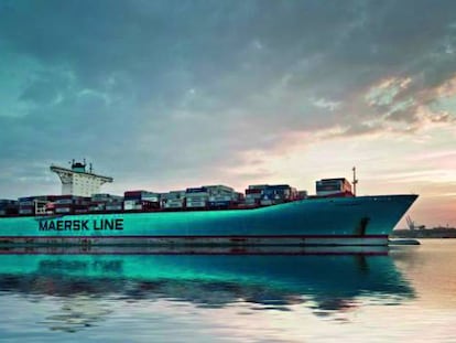 Maersk tiene 735 buques y emplea a 79.000 personas. 