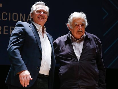 Alberto Fernández com José Mujica, numa conferência na última sexta-feira.