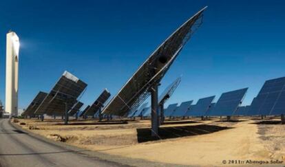 Instalación de energía solar la empresa Abengoa Solar.