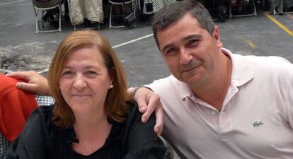 La fallecida Amaya Egaña y su marido, José Manuel Asensio, en Eibar el pasado mes de junio.