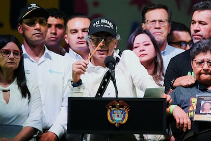 El presidente de Colombia, Gustavo Petro, habla durante el evento 'Un Pacto por la Paz Urbana' en Medellín, Colombia